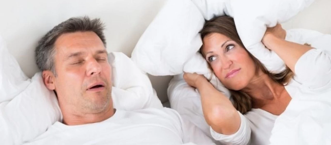 Πέντε φυσικοί τρόποι που θα σας βοηθήσουν να μειώσετε το ροχαλητό